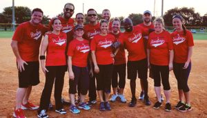 advanced-roofing-softball-team