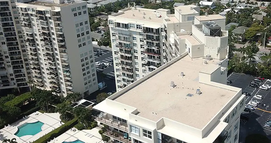 Rapallo-North-Condo high-rise buildings with flat roofs in miami